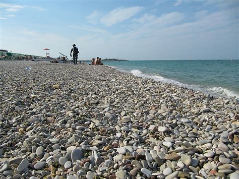 Breve guida alle spiagge gay nelle Marche 2023